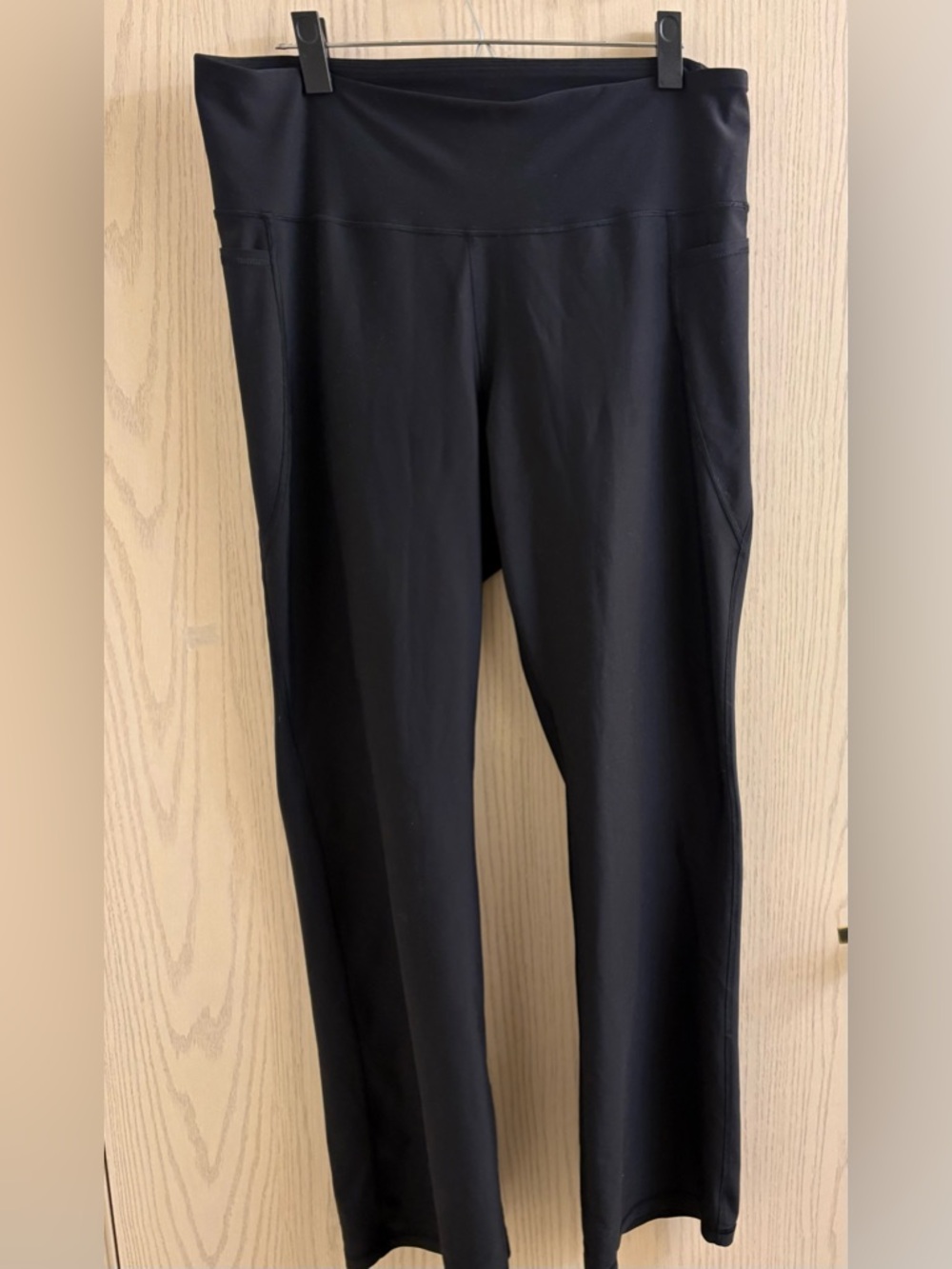 Old Navy High-Waist Women's Active wide leg Pants with pockets.